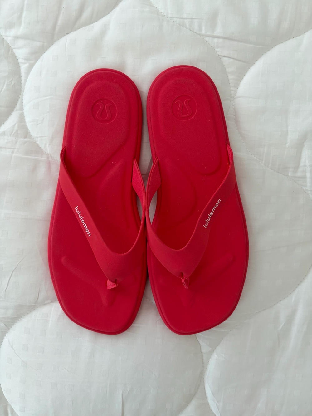 lululemon athletica Bright Red Foam Thong Sandals